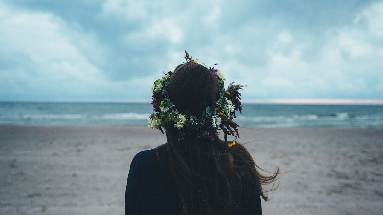 girl, wreath, beach