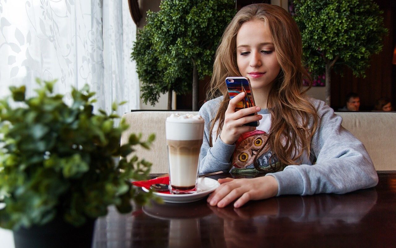 girl, overcoming fear, self doubt, smartphone