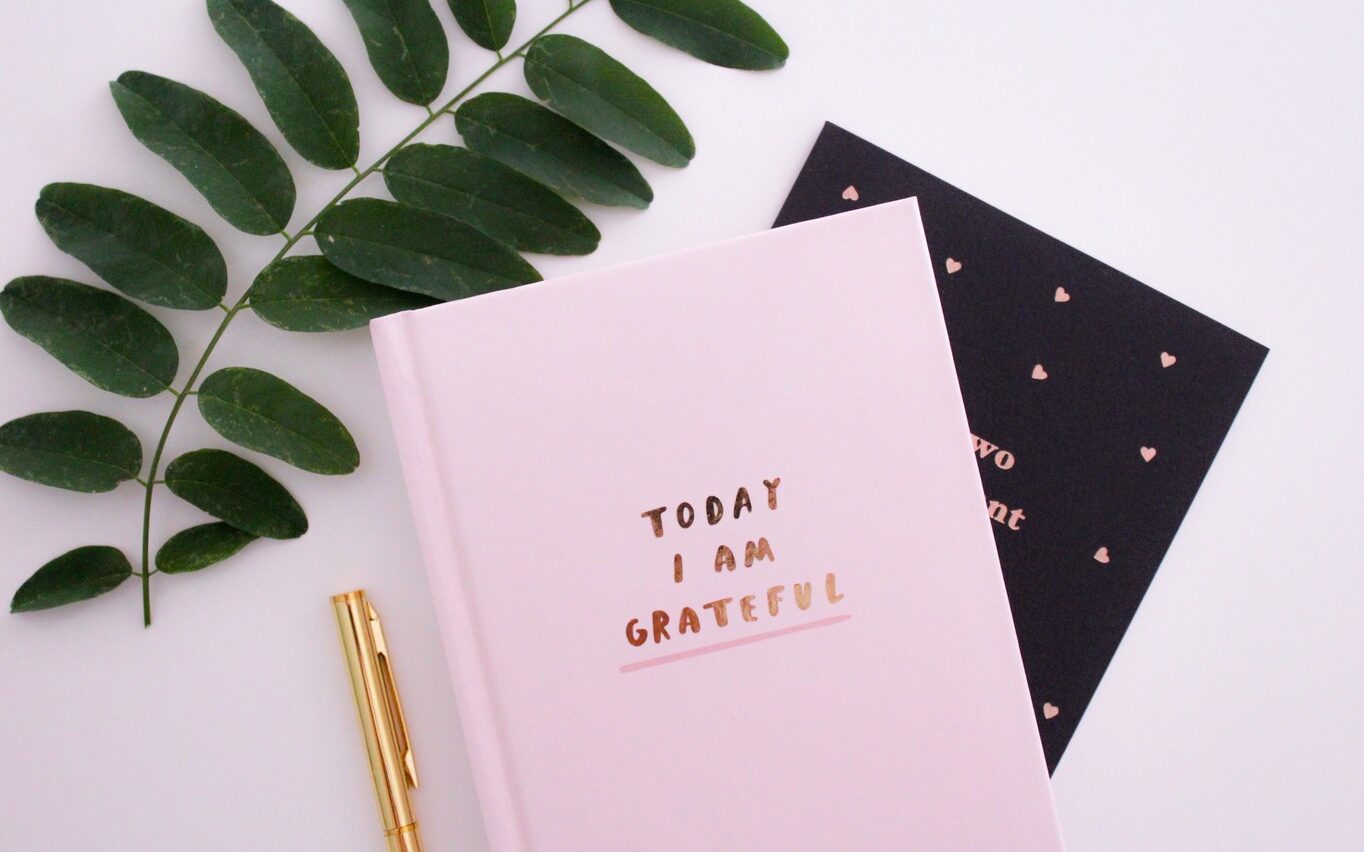 8 Simple Ways To Practice Gratitude (If You Find It Hard)