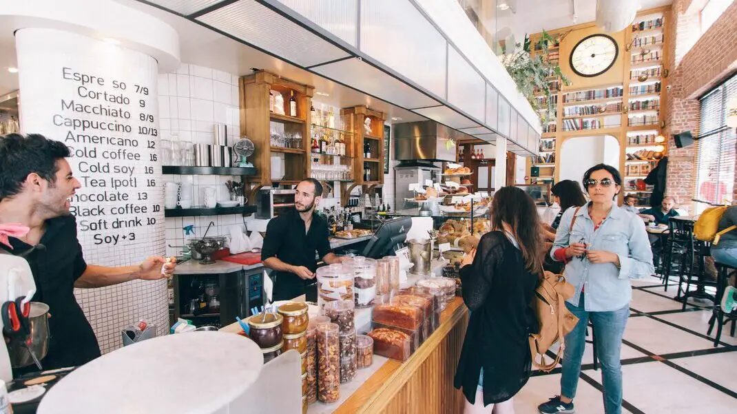 coffee shop, thanking a stranger