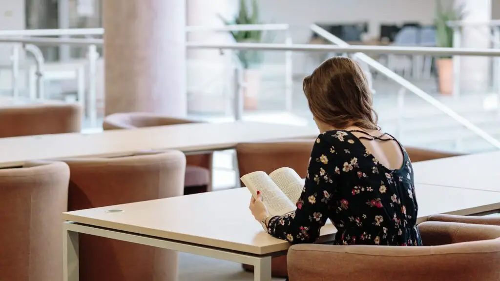 table, chairs, sofa, read,  success, successful, how to be successful, bad habits